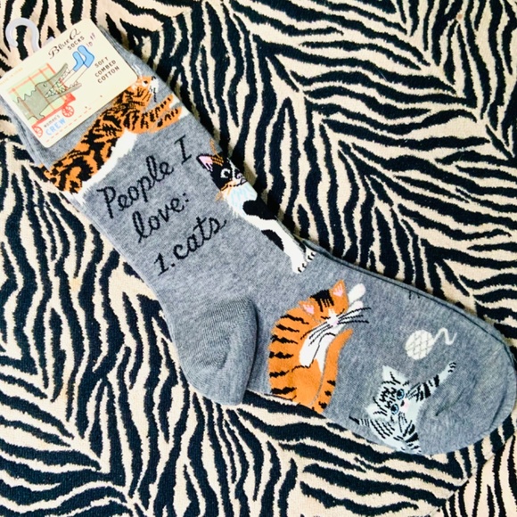 BLUE Q 🐾 Fab Fun Loving WOMENS CREW SOCKS⭐️ PEOPLE I LOVE -CATS  ⭐️New w/ TAGS - Picture 2 of 10